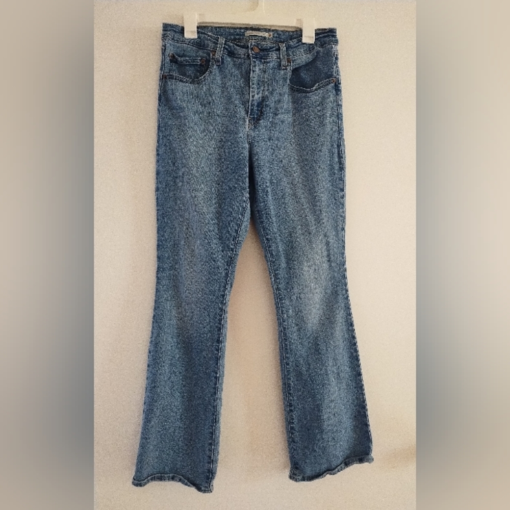 Levi's 725 Light Wash Blue Denim Jeans